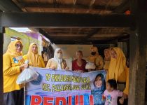 Berkah Ramadhan, Tim Penggerak PKK Desa Bontoala Membagikan Sembako Ke Kaum Dhuafa