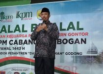 KH. Ma’ruf Chumaidi Pengasuh Gontor Putri 7 Riau, Hadiri Halal Bi Halal IKPM Grobogan