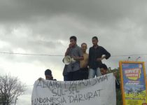 Indonesia Darurat Ekonomi: Aliansi Mahasiswa SulSel Melakukan Aksi Unjuk Rasa