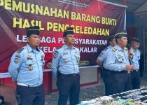 Komitmen Lapas Takalar Wujudkan Zero Halinar, Suprapto Pimpin Pemusnahan Barang Sitaan Hasil Razia* 