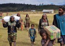 Dampak Kekeringan Kapolri Salurkan 264,7 Ton Beras dan 1.500 Sembako untuk Warga Papua